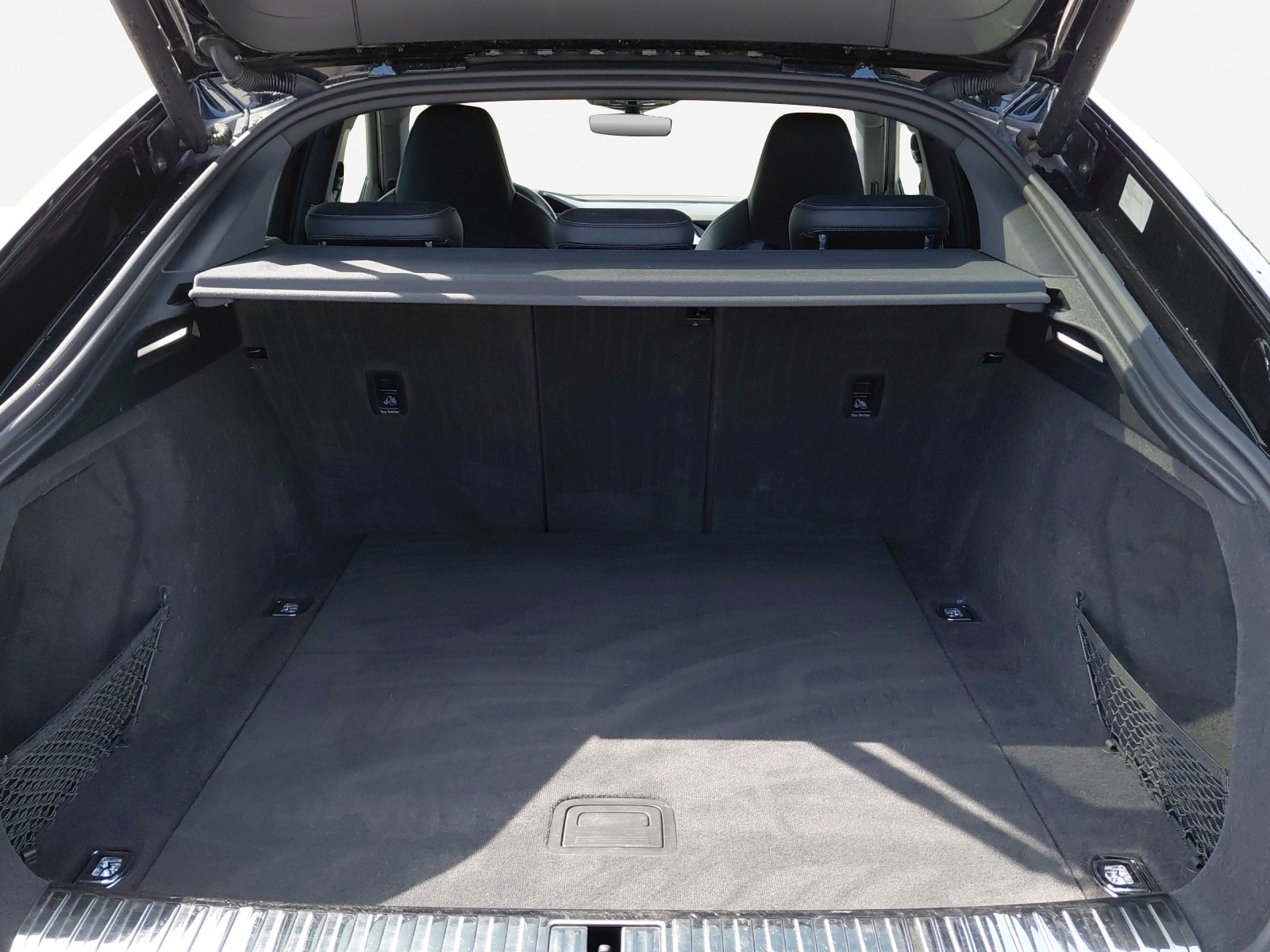 AUDI e-tron S Sportback quattro-image-12