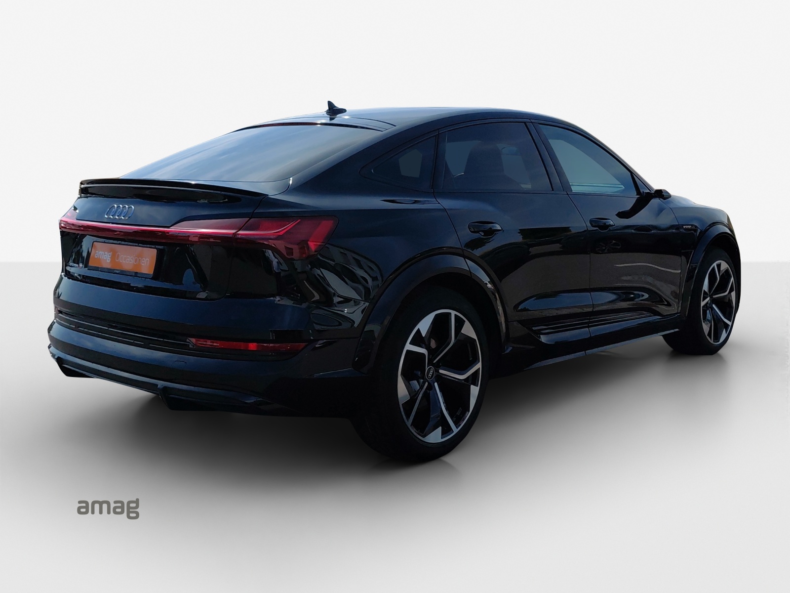 AUDI e-tron S Sportback quattro-image-4