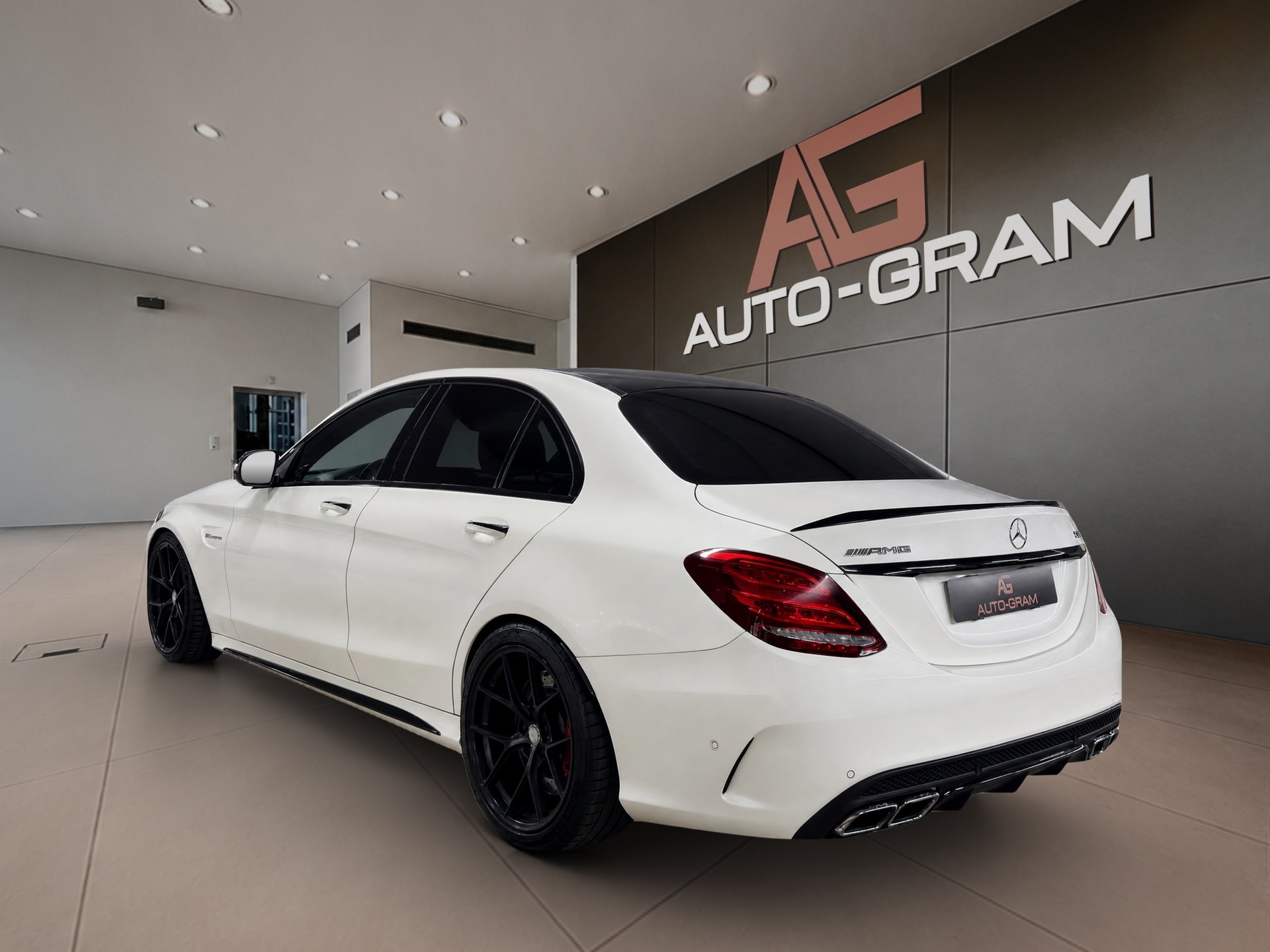 MERCEDES-BENZ C 63 S AMG Speedshift-showroom-element-2