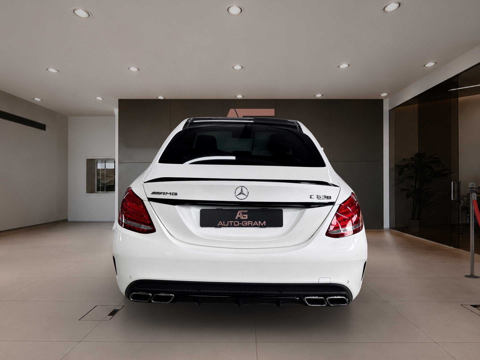 MERCEDES-BENZ C 63 S AMG Speedshift-showroom-element-3