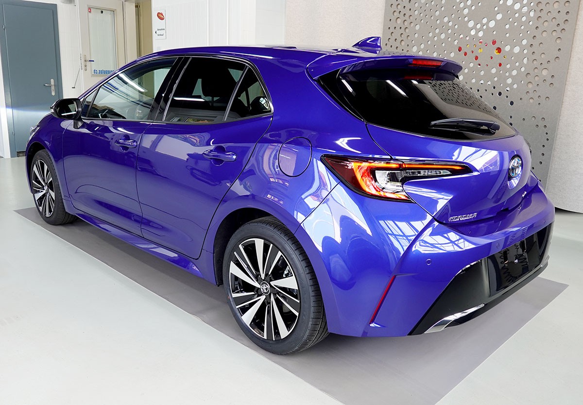 TOYOTA Corolla 2.0 HSD Trend e- CVT-showroom-element-2