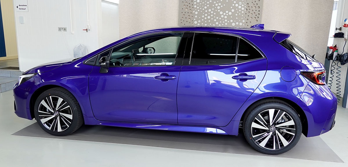 TOYOTA Corolla 2.0 HSD Trend e- CVT-showroom-element-1