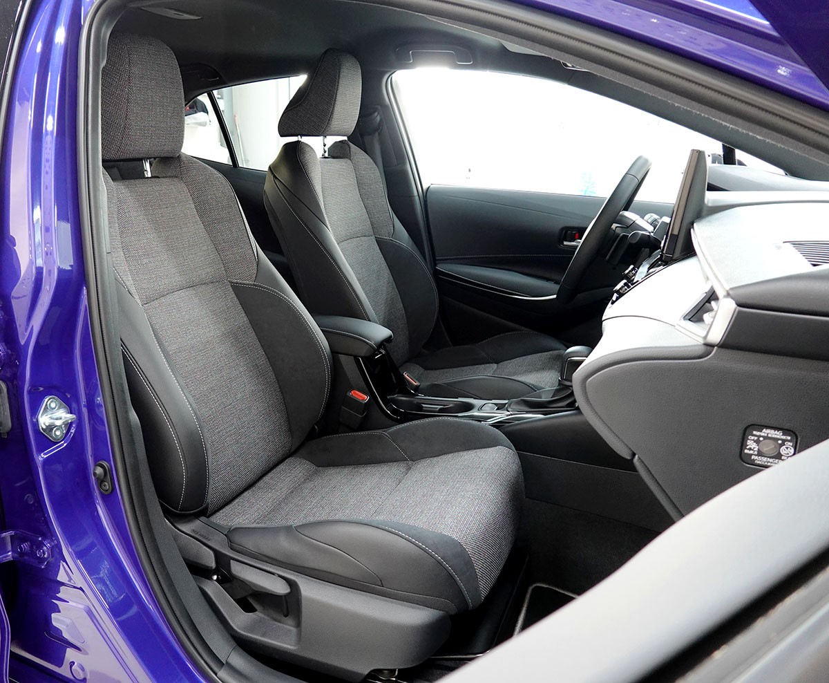 TOYOTA Corolla 2.0 HSD Trend e- CVT-showroom-element-3