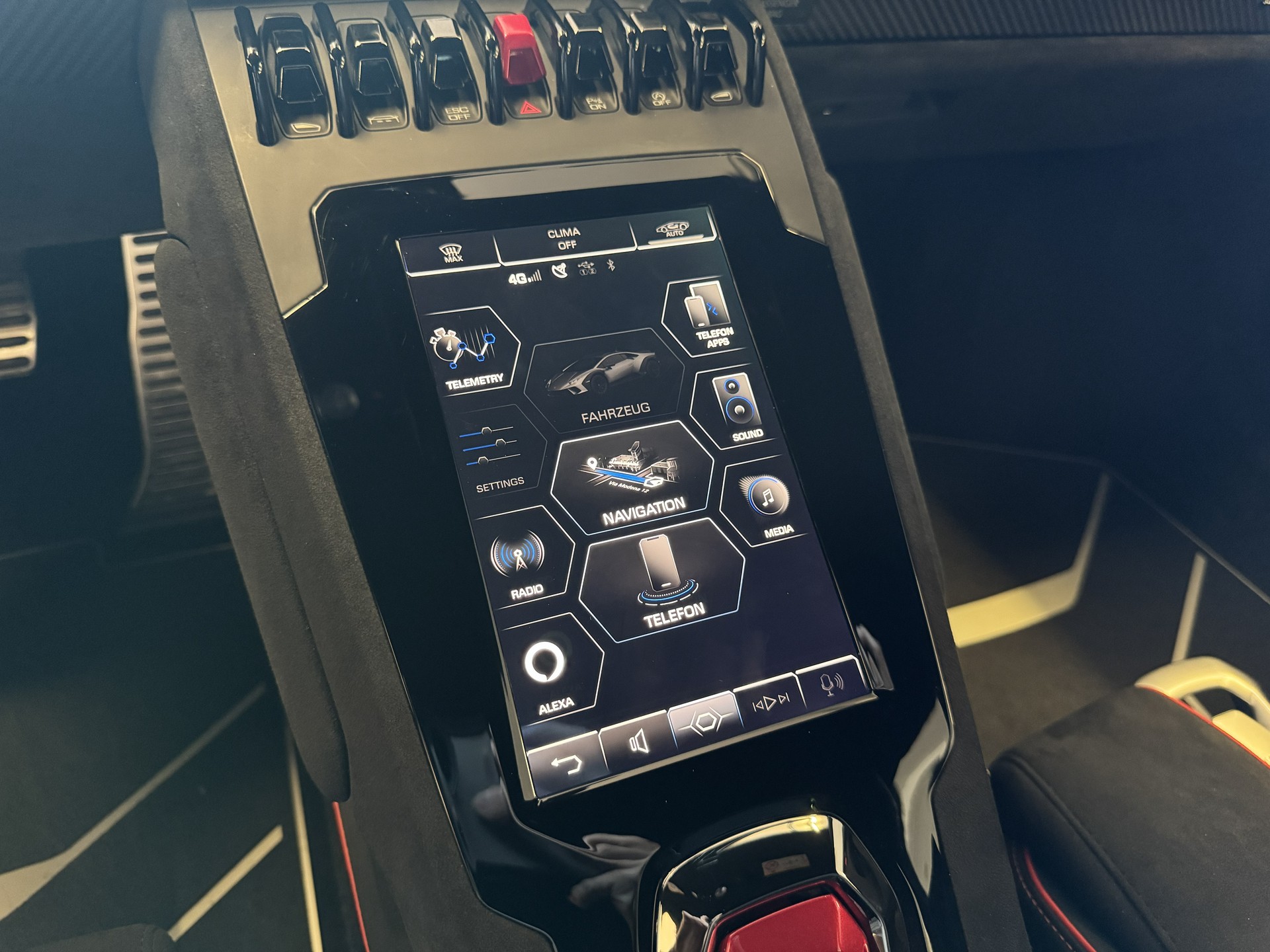 LAMBORGHINI Huracan Sterrato, volle Optionen, Carbon Türpanelen, Telemetrie, 63 Edition, Lamborghini Voll-Garantie bis Feb 2029 / 1 of 1499-image-22