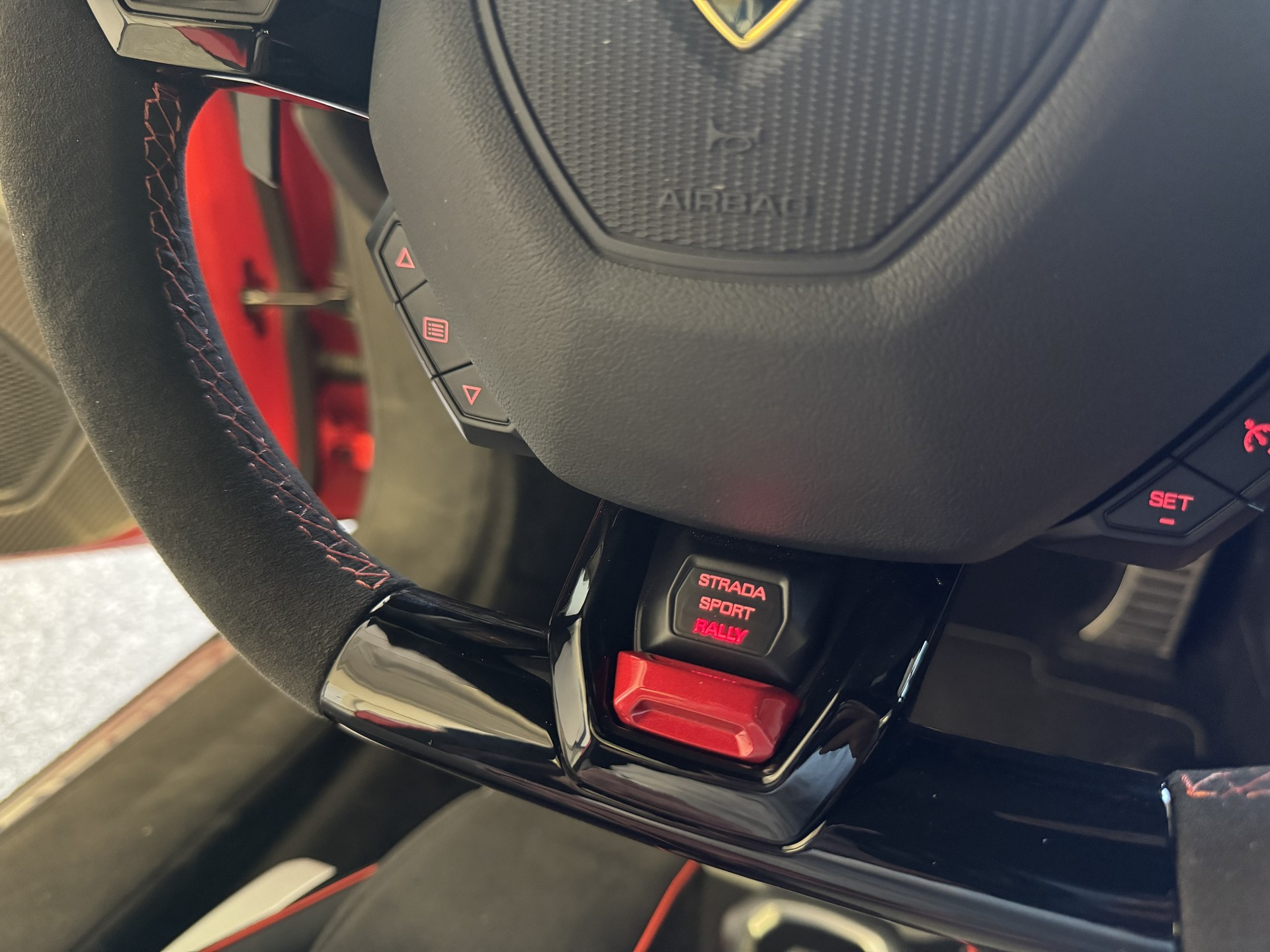 LAMBORGHINI Huracan Sterrato, volle Optionen, Carbon Türpanelen, Telemetrie, 63 Edition, Lamborghini Voll-Garantie bis Feb 2029 / 1 of 1499-image-20