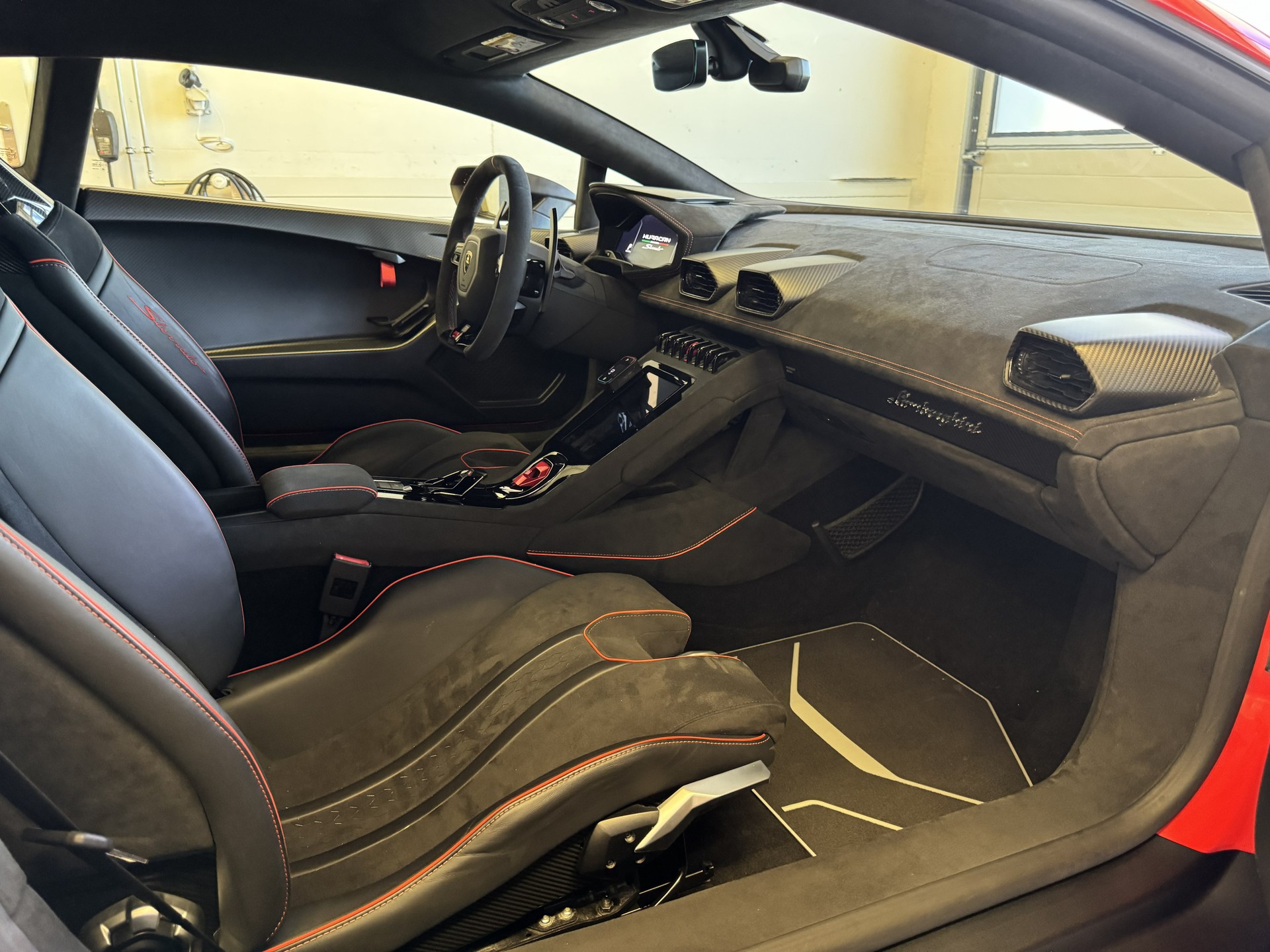 LAMBORGHINI Huracan Sterrato, volle Optionen, Carbon Türpanelen, Telemetrie, 63 Edition, Lamborghini Voll-Garantie bis Feb 2029 / 1 of 1499-image-16