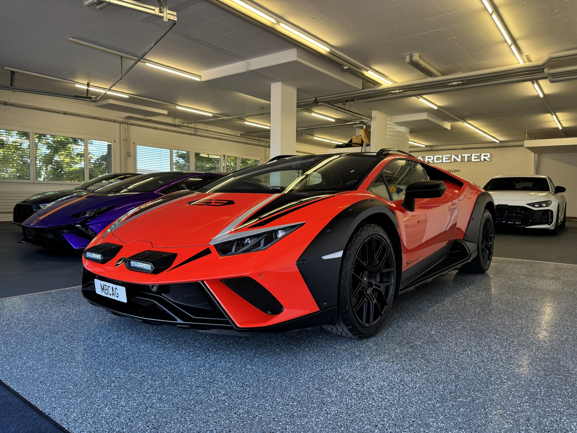 LAMBORGHINI Huracan Sterrato LP610-4 "Arancio Xanto", 1 / 1499" Original Lamborghini Garantie bis Feb 2028-showroom-element-3