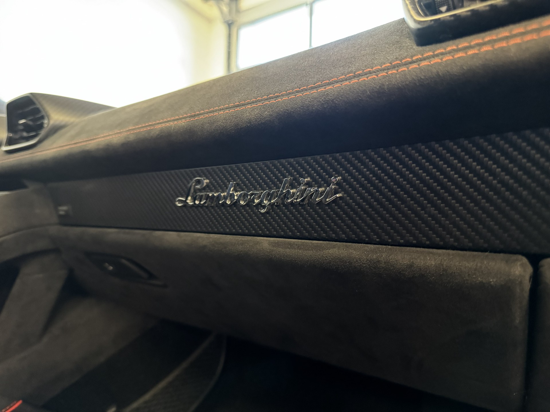 LAMBORGHINI Huracan Sterrato, volle Optionen, Carbon Türpanelen, Telemetrie, 63 Edition, Lamborghini Voll-Garantie bis Feb 2029 / 1 of 1499-image-24