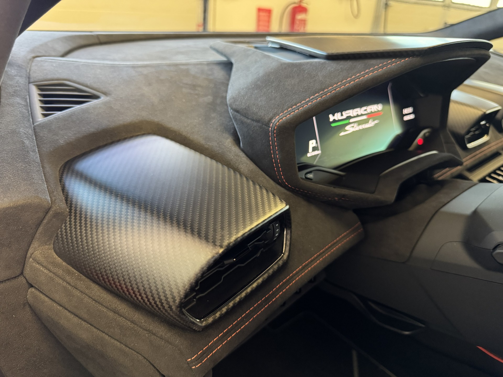LAMBORGHINI Huracan Sterrato, volle Optionen, Carbon Türpanelen, Telemetrie, 63 Edition, Lamborghini Voll-Garantie bis Feb 2029 / 1 of 1499-image-21