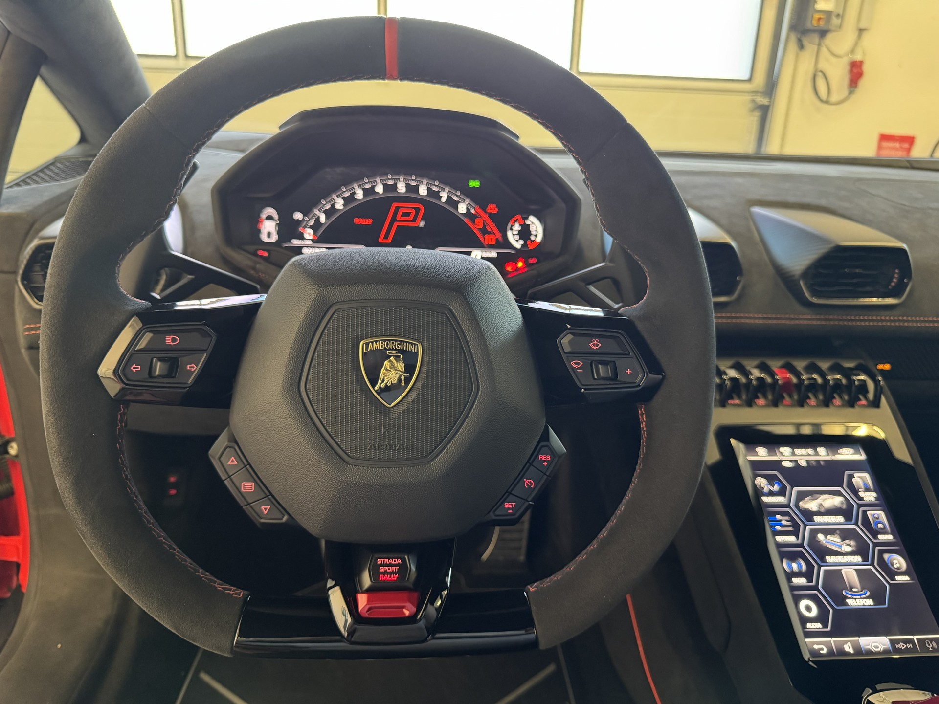 LAMBORGHINI Huracan Sterrato, volle Optionen, Carbon Türpanelen, Telemetrie, 63 Edition, Lamborghini Voll-Garantie bis Feb 2029 / 1 of 1499-image-18