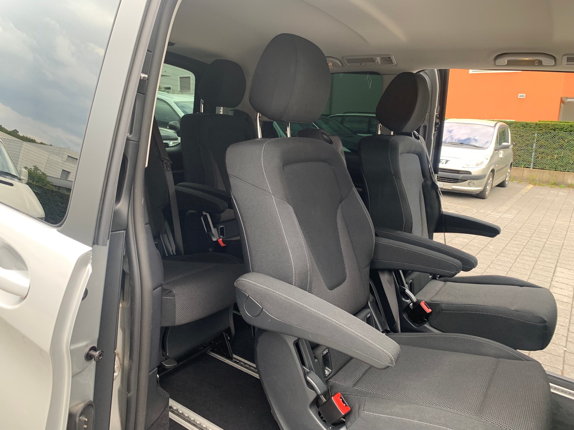 MERCEDES-BENZ V 220 d kompakt 4Matic 7G-Tronic-image-8
