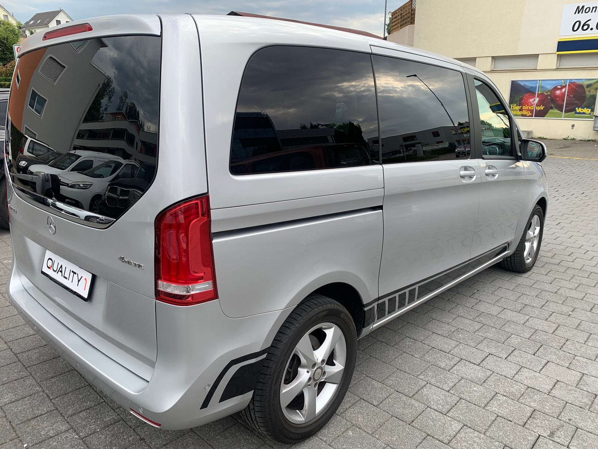 MERCEDES-BENZ V 220 d kompakt 4Matic 7G-Tronic-image-2