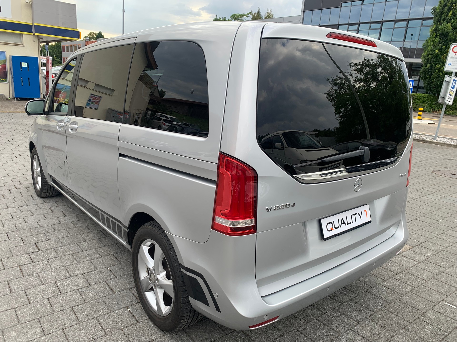 MERCEDES-BENZ V 220 d kompakt 4Matic 7G-Tronic-image-3