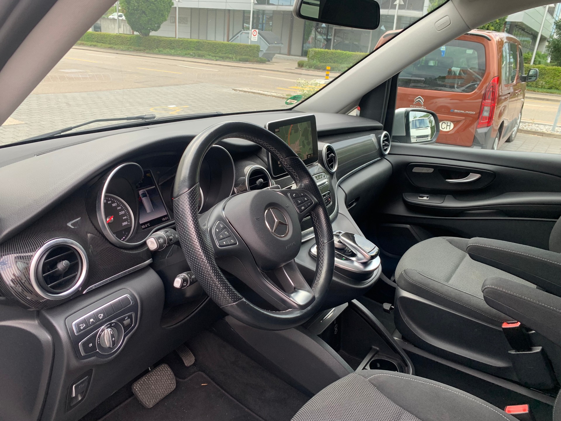 MERCEDES-BENZ V 220 d kompakt 4Matic 7G-Tronic-image-9