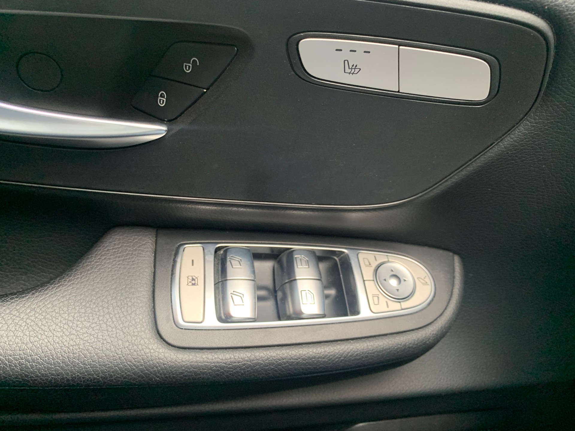 MERCEDES-BENZ V 220 d kompakt 4Matic 7G-Tronic-image-11