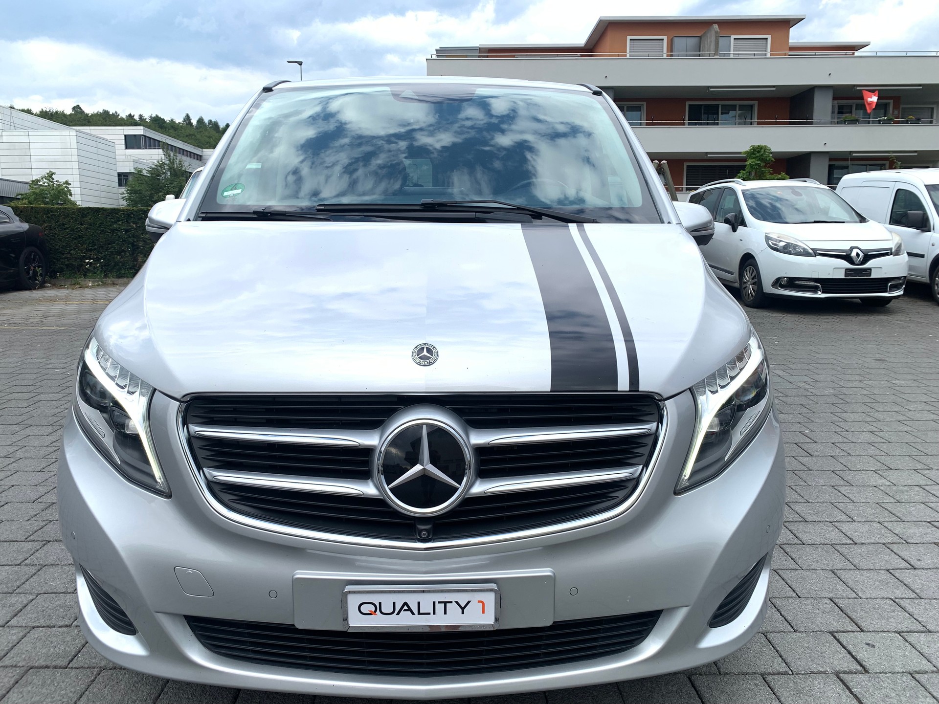 MERCEDES-BENZ V 220 d kompakt 4Matic 7G-Tronic-image-4