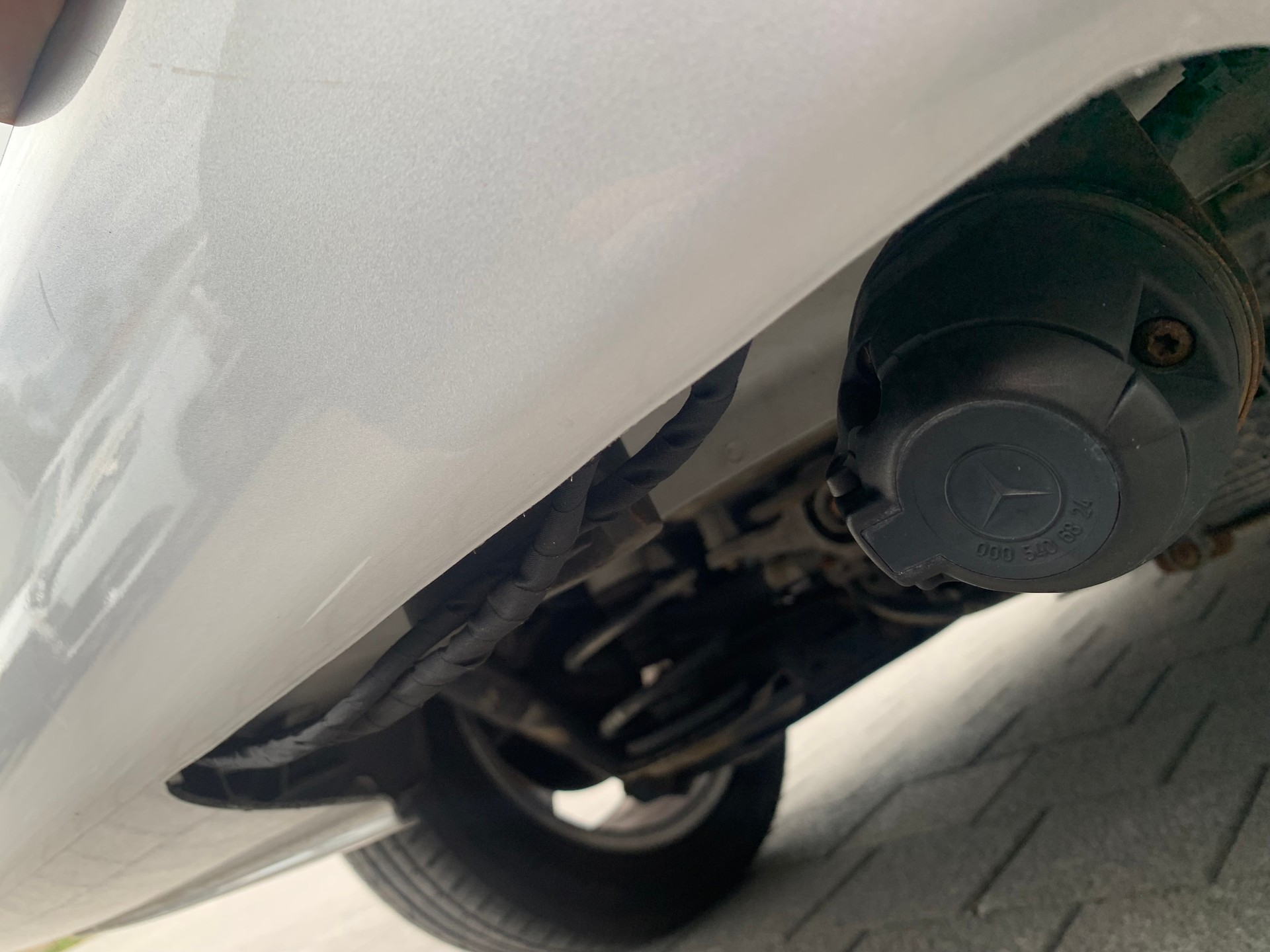 MERCEDES-BENZ V 220 d kompakt 4Matic 7G-Tronic-image-6