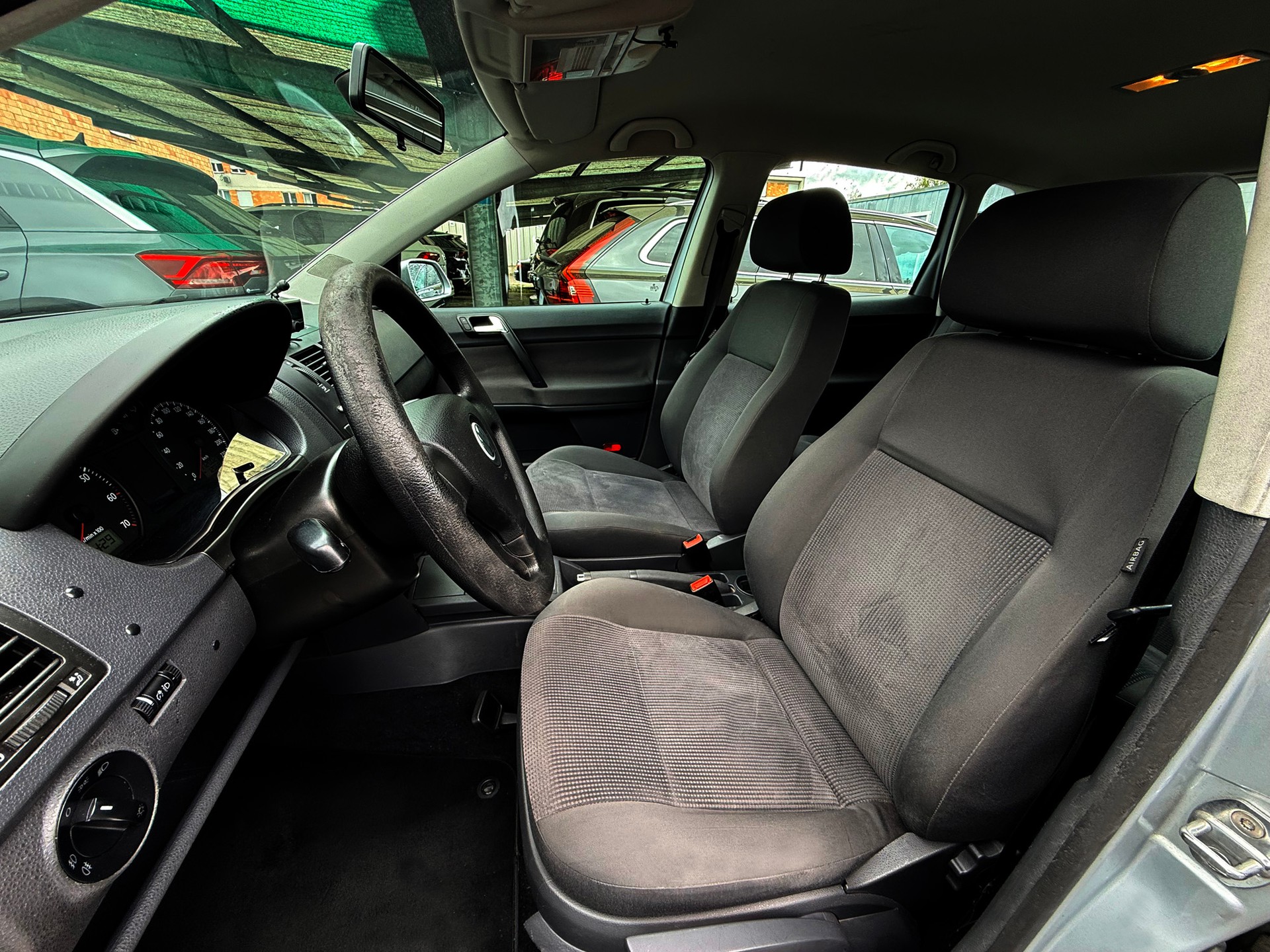 VW Polo 1.4 16V Trendline Automatic-image-6