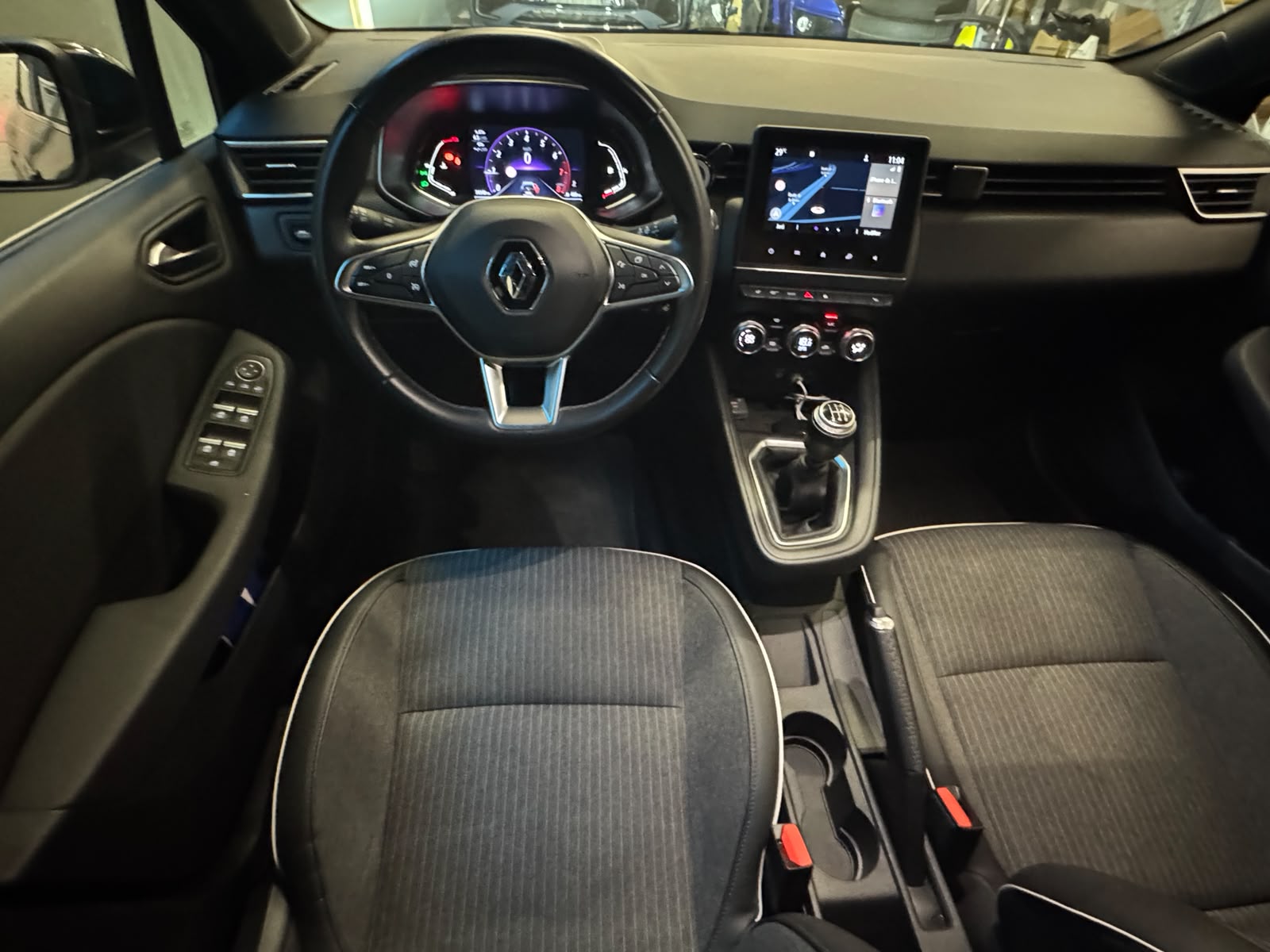 RENAULT Clio 1.0 Intens-image-15