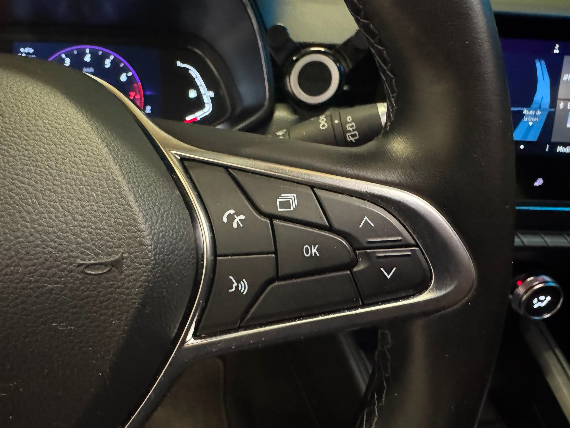 RENAULT Clio 1.0 Intens-image-19
