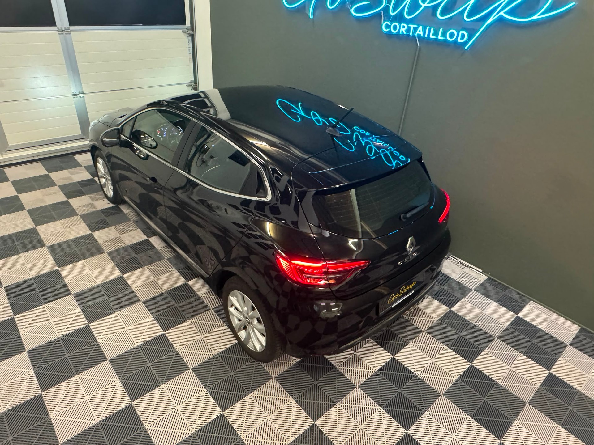 RENAULT Clio 1.0 Intens-showroom-element-2
