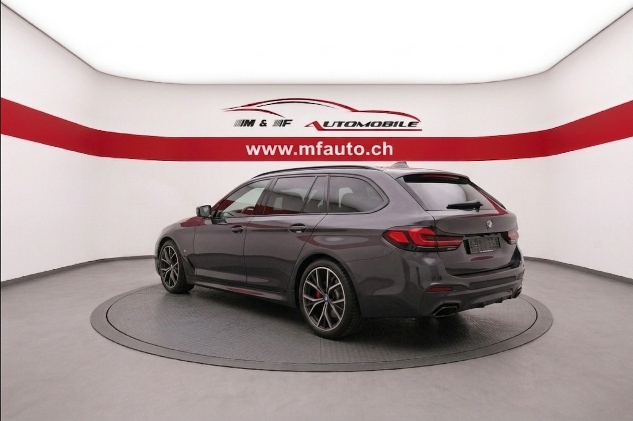 BMW 530d xDrive SAG Touring M-Sport-showroom-element-3