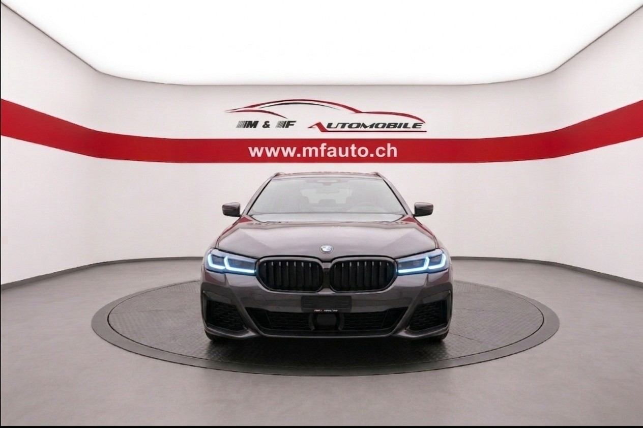 BMW 530d xDrive SAG Touring M-Sport-showroom-element-1