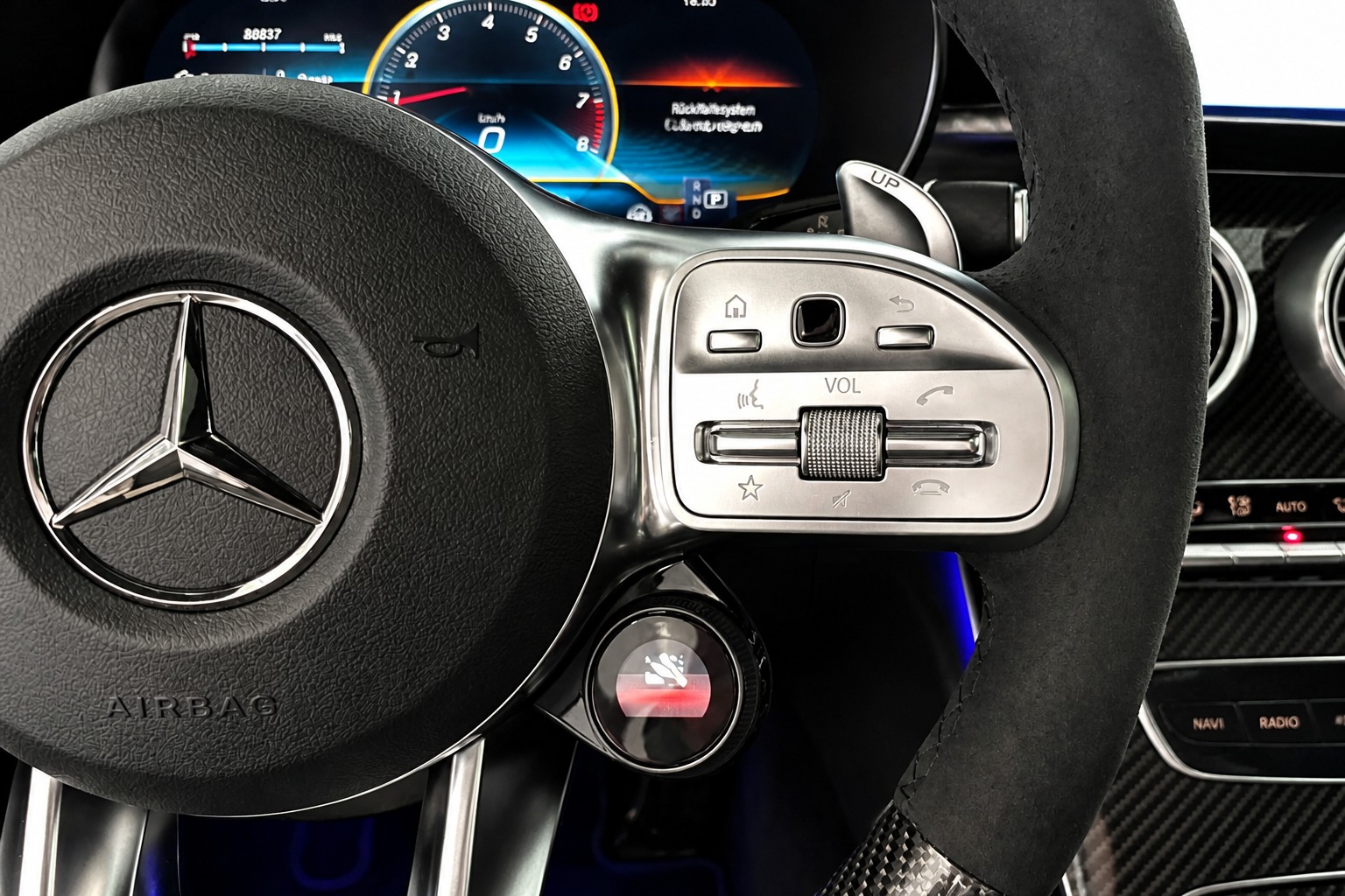 MERCEDES-BENZ C 63 S AMG Coupé-image-13