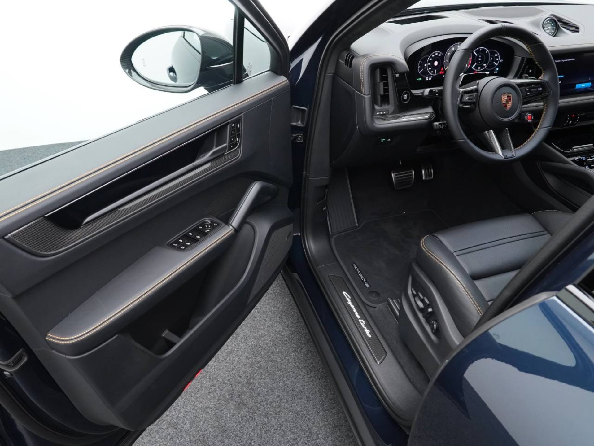 PORSCHE Cayenne Turbo E-Hybrid Coupé mit GT-Paket-showroom-element-3