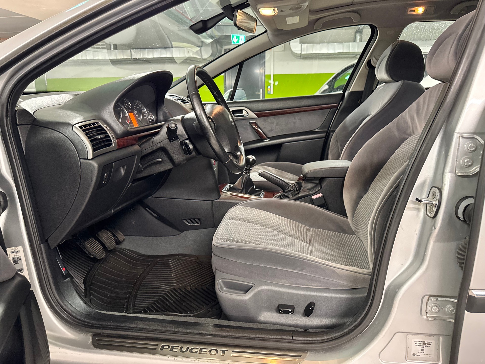 PEUGEOT 407 SW 2.2 ST Dynamic-image-10