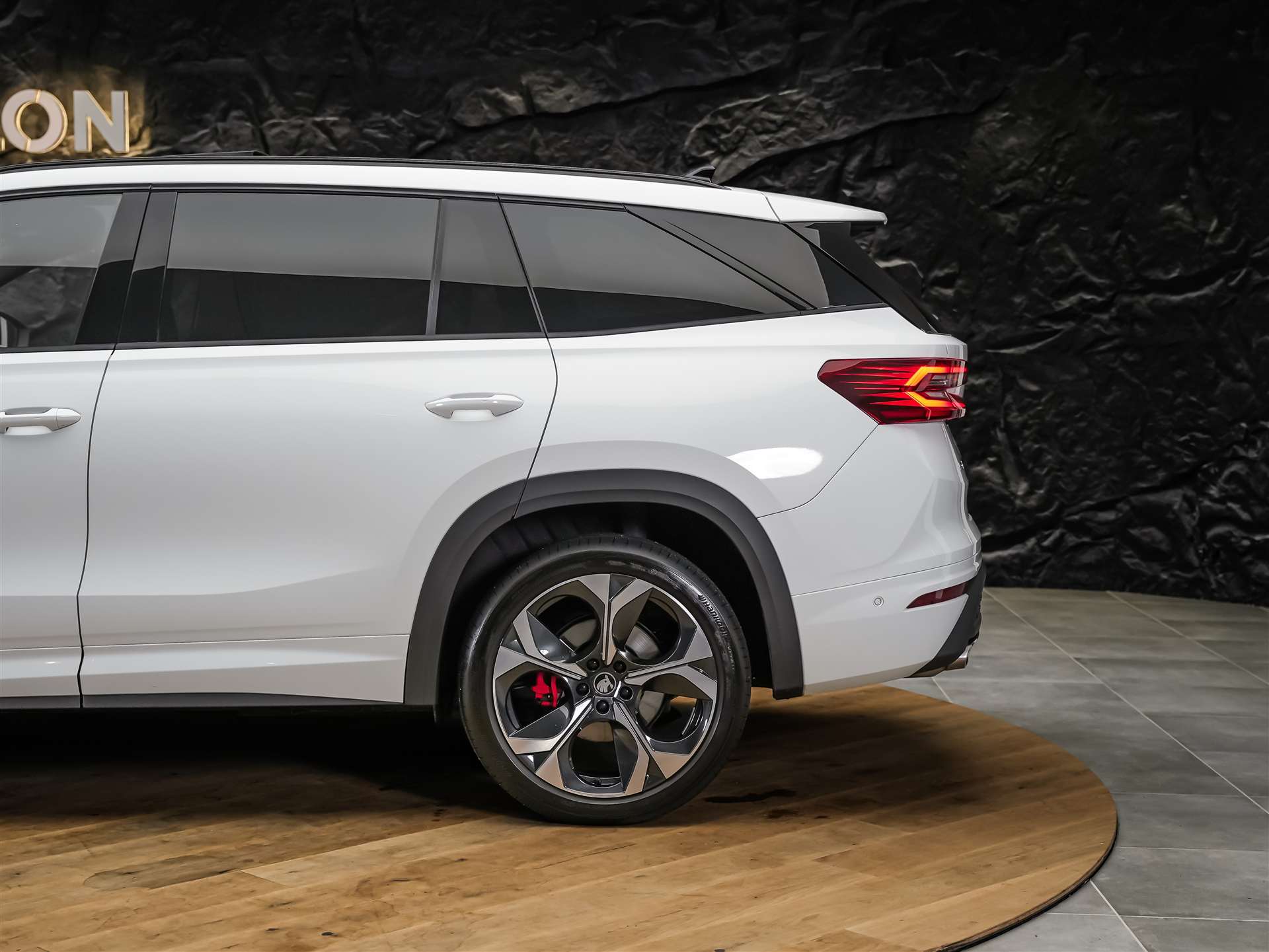 SKODA Kodiaq 2.0 TSI RS 4x4 *Head Up*Panorama*Standheizung*-image-19