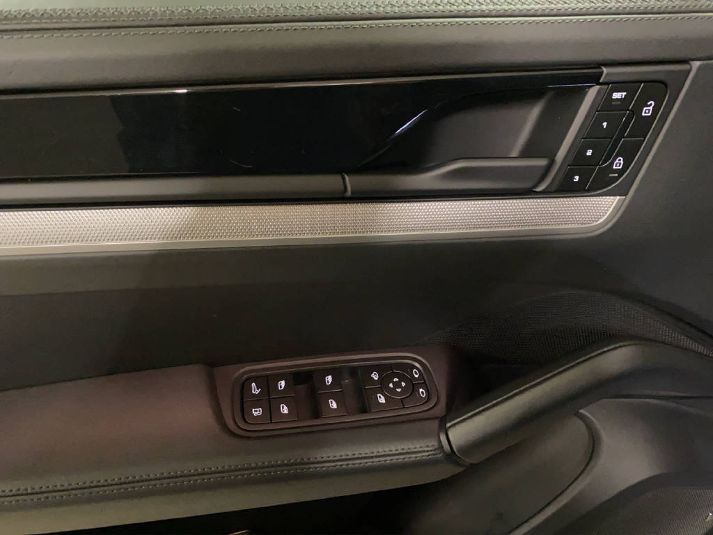 PORSCHE Cayenne 3.0 V6 E-Hybrid Facelift-image-11