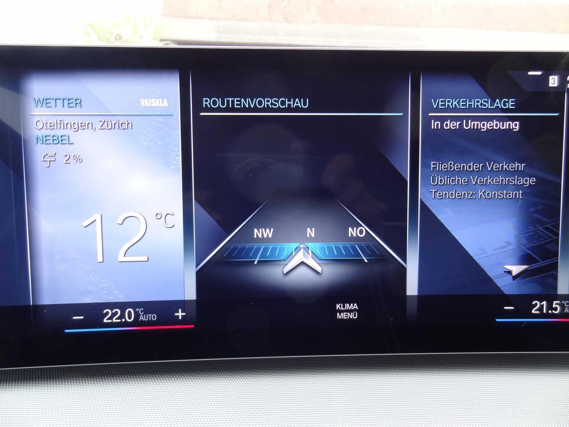 BMW 330e x DriveTouring Steptronic-image-16