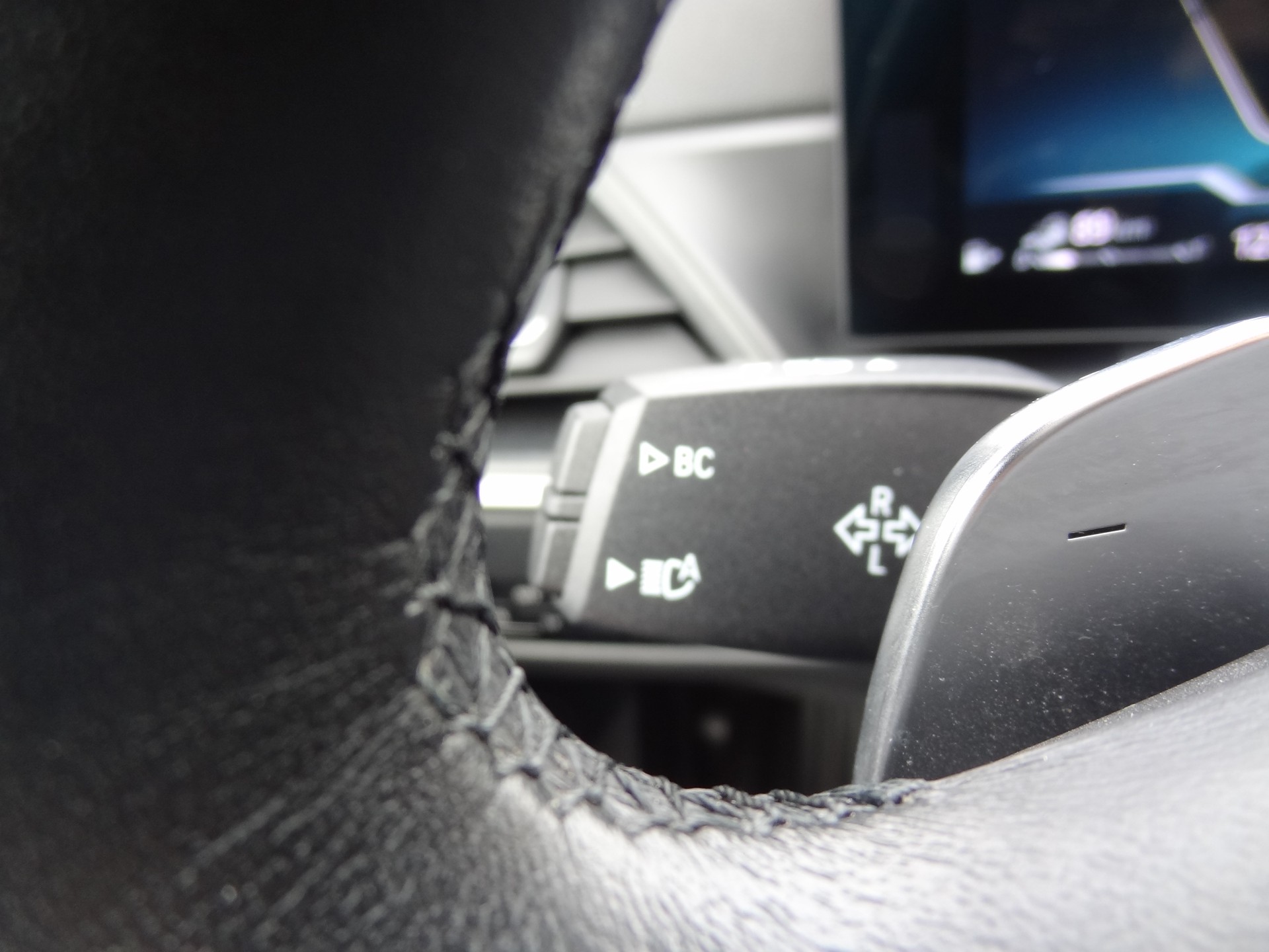BMW 330e x DriveTouring Steptronic-image-14