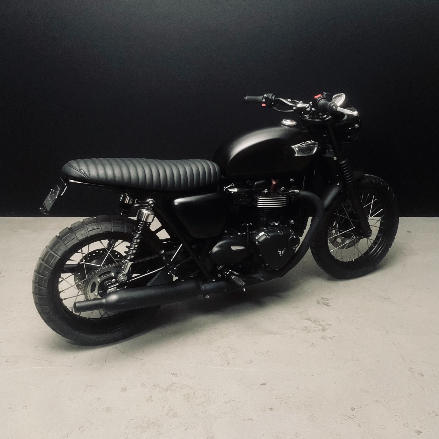TRIUMPH Bonneville 900 T 100 ABS-image-1