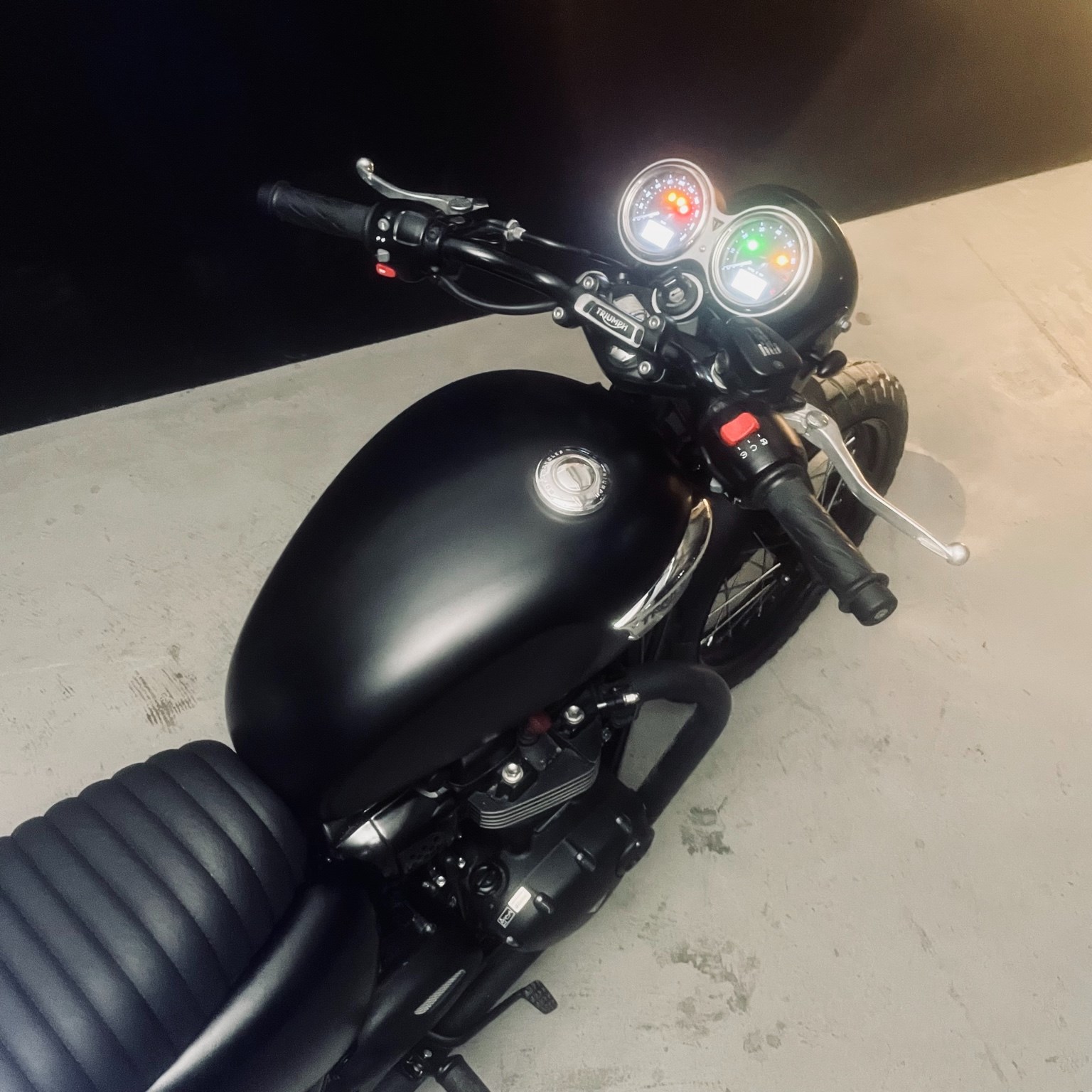 TRIUMPH Bonneville 900 T 100 ABS-image-3