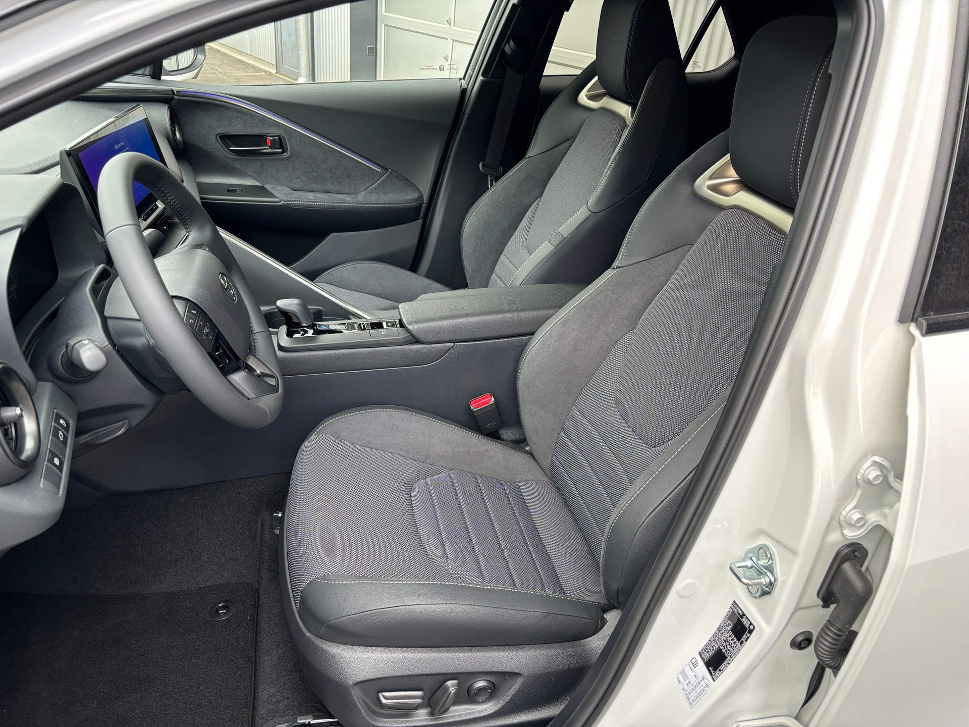 TOYOTA C-HR 2.0 HSD CVT Style 4WD-image-7