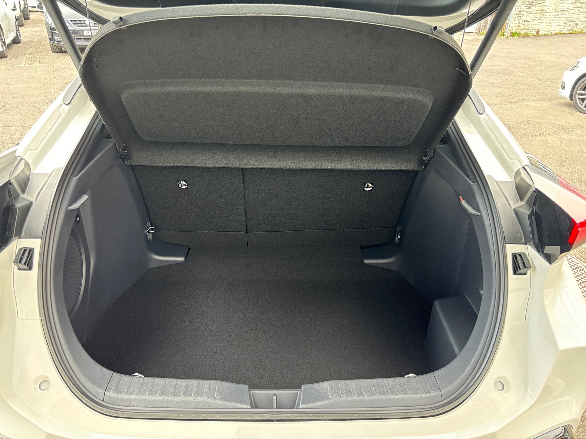 TOYOTA C-HR 2.0 HSD CVT Style 4WD-image-10