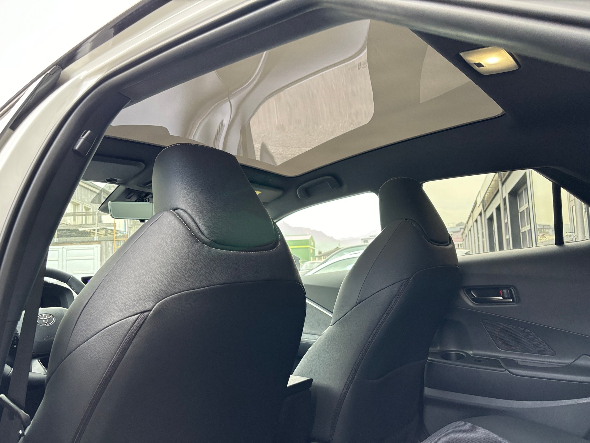 TOYOTA C-HR 2.0 HSD CVT Style 4WD-image-9
