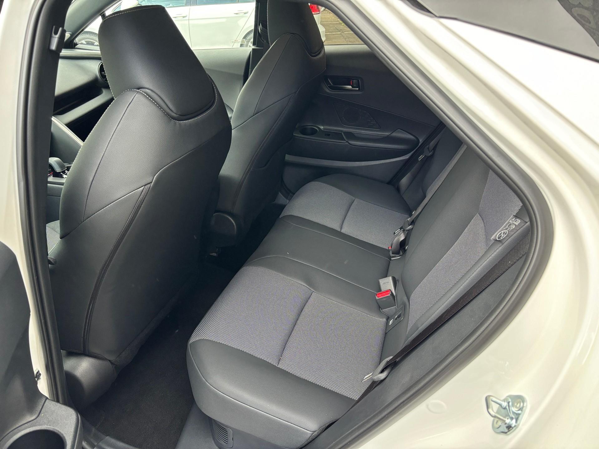 TOYOTA C-HR 2.0 HSD CVT Style 4WD-image-8