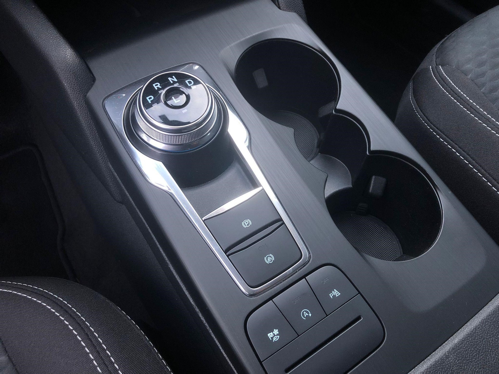 FORD Kuga 2.0 EcoBlue Cool & Connect 4x4-image-10
