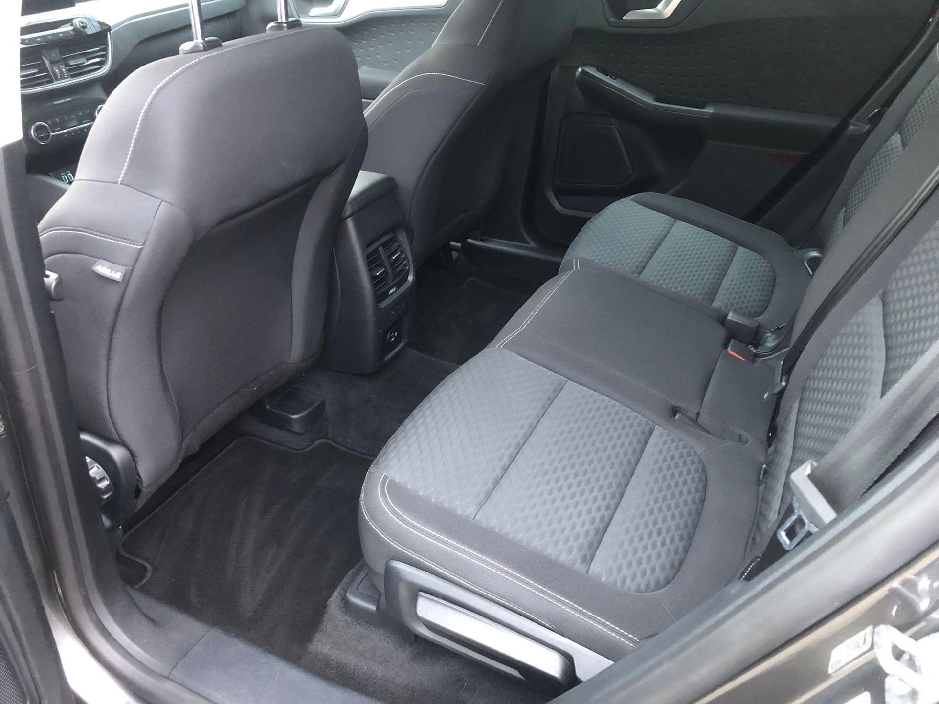 FORD Kuga 2.0 EcoBlue Cool & Connect 4x4-image-14