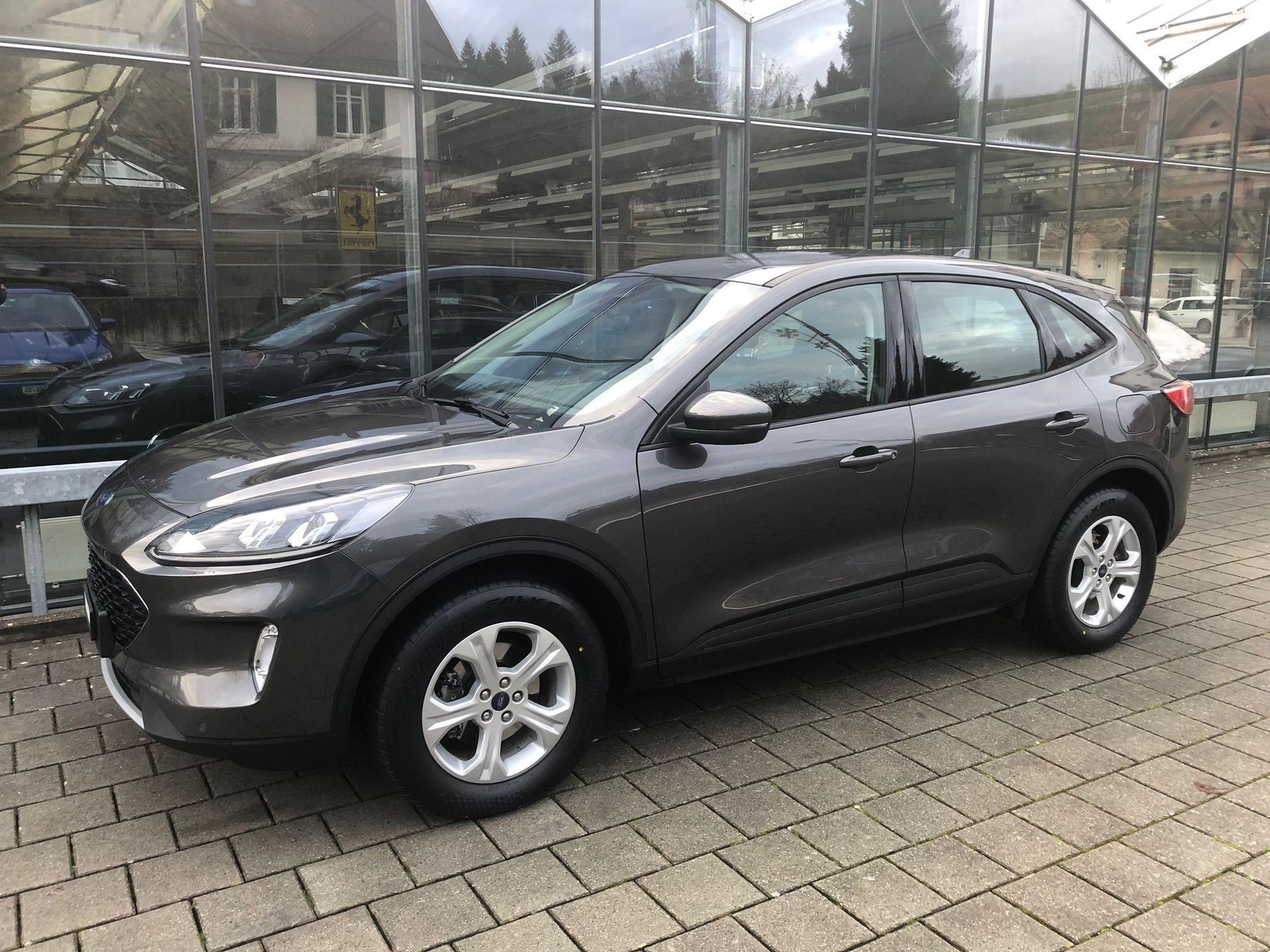 FORD Kuga 2.0 EcoBlue Cool & Connect 4x4-showroom-element-2