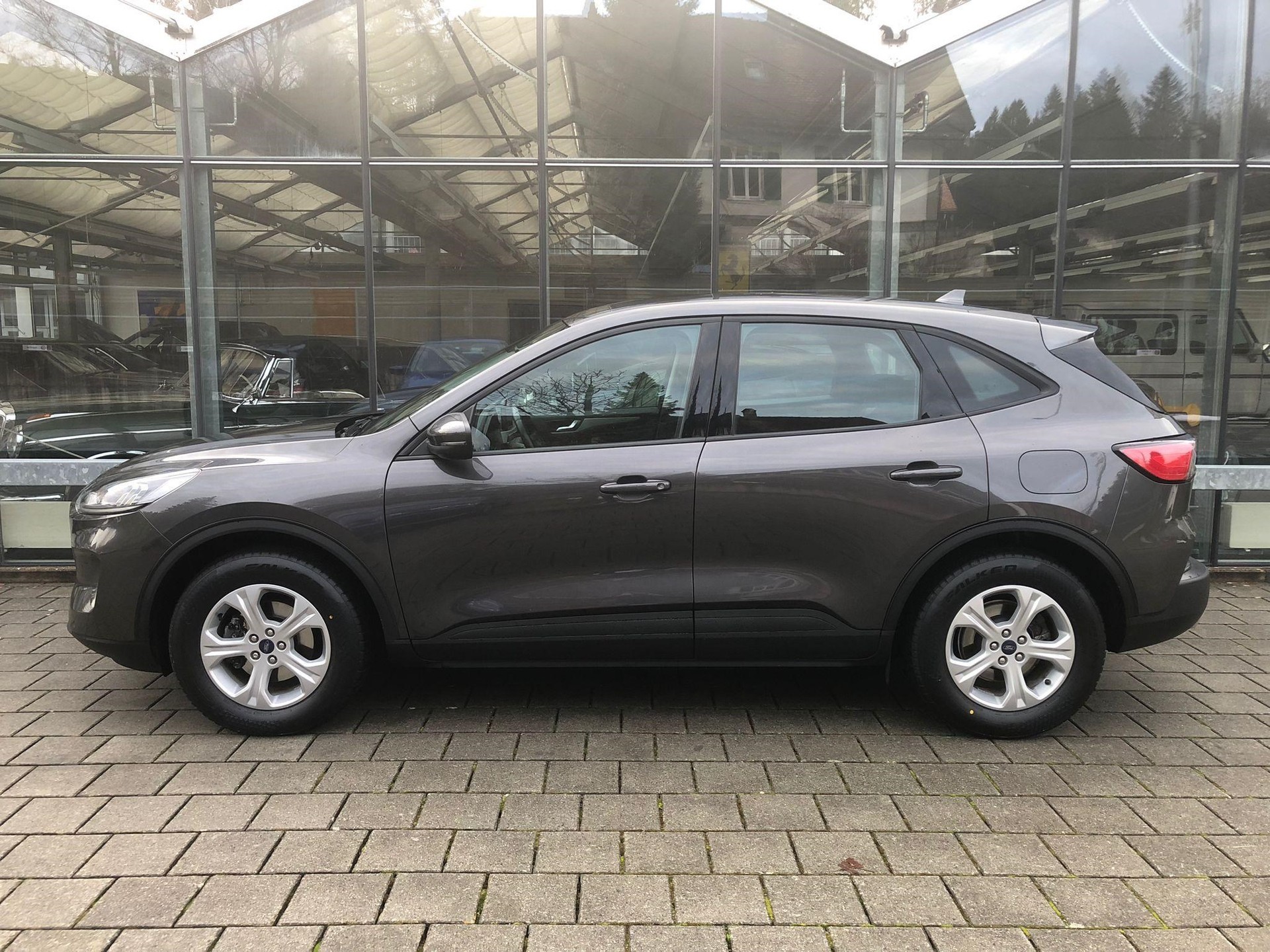 FORD Kuga 2.0 EcoBlue Cool & Connect 4x4-showroom-element-3