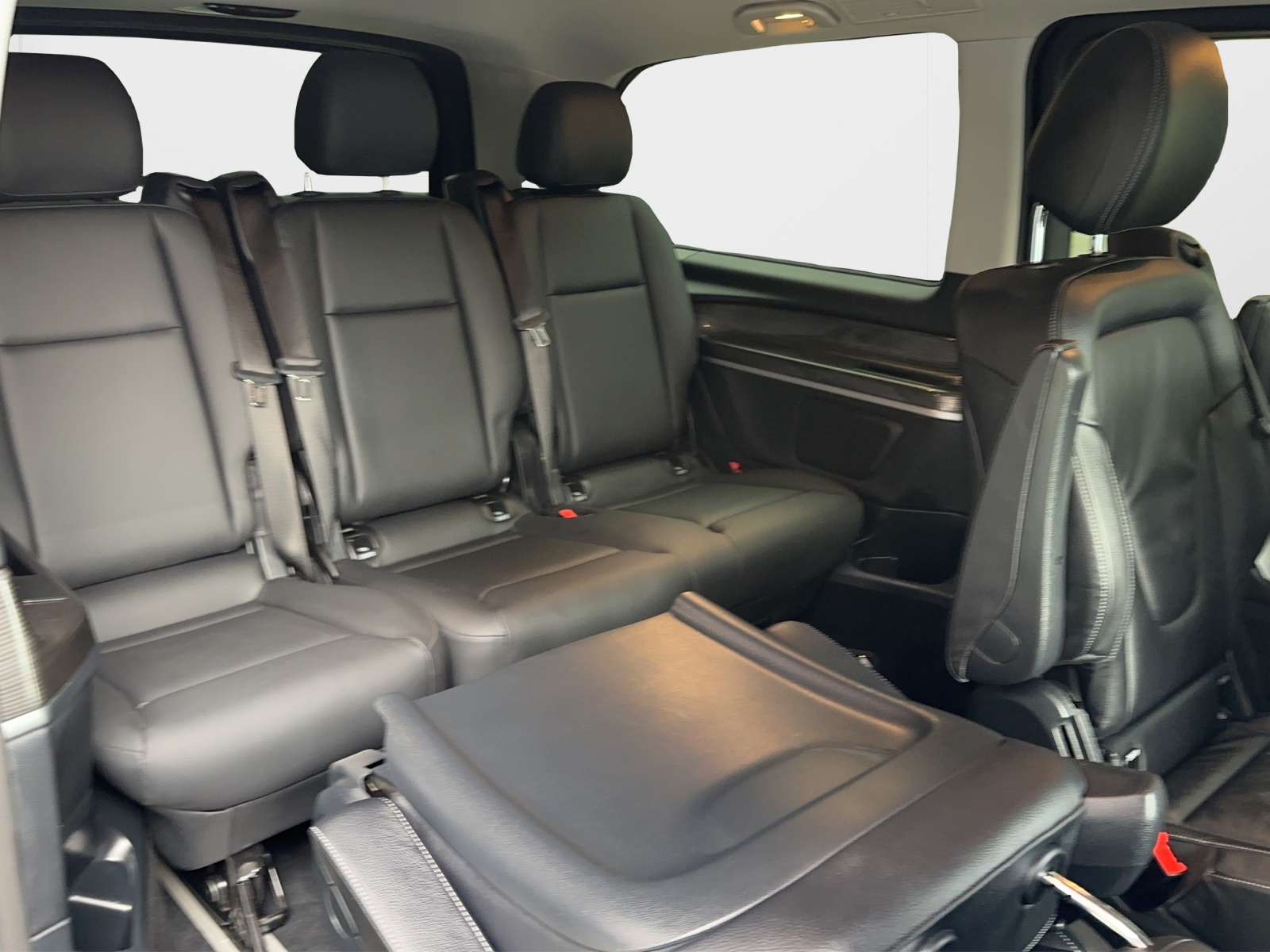 MERCEDES-BENZ EQV 300 Avantgarde lang 7-Plätze-image-18