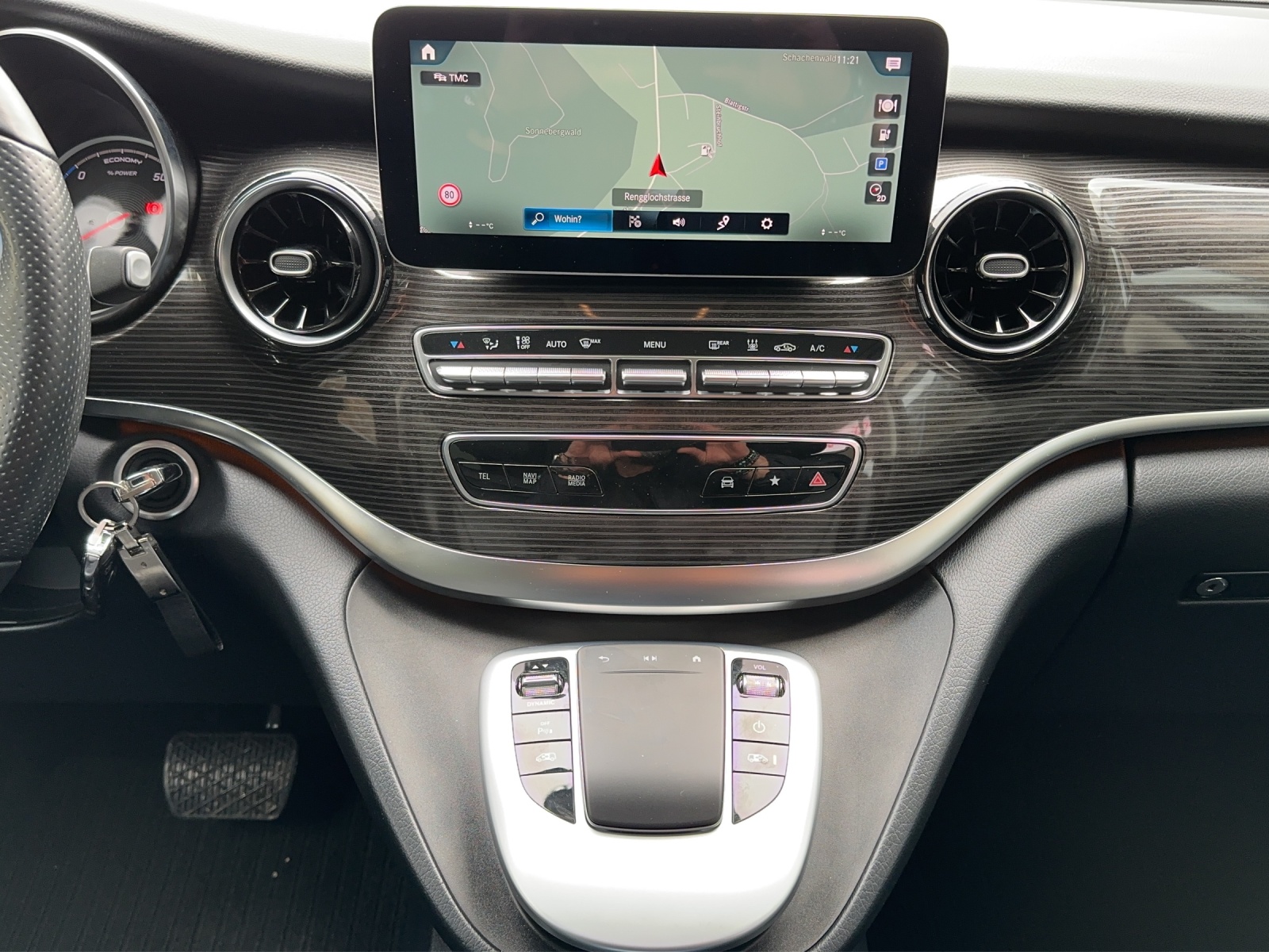 MERCEDES-BENZ EQV 300 Avantgarde lang 7-Plätze-image-16