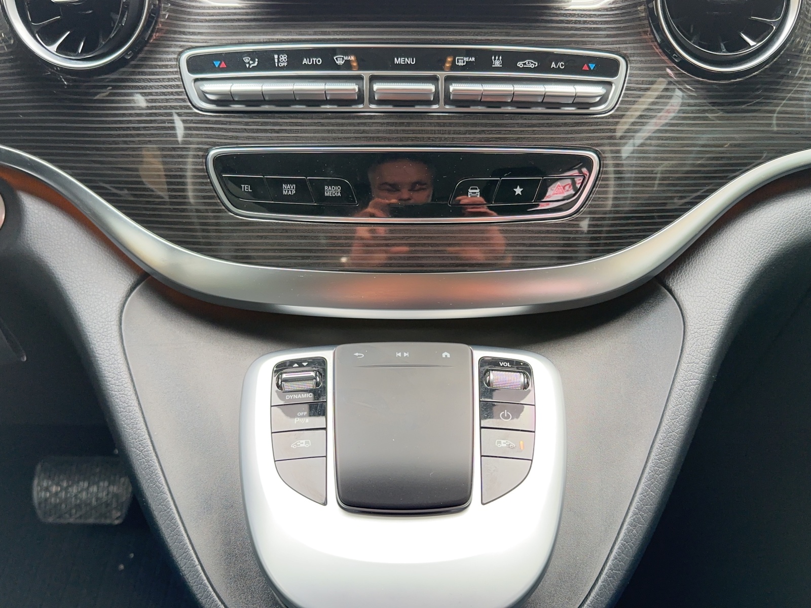 MERCEDES-BENZ EQV 300 Avantgarde lang 7-Plätze-image-17