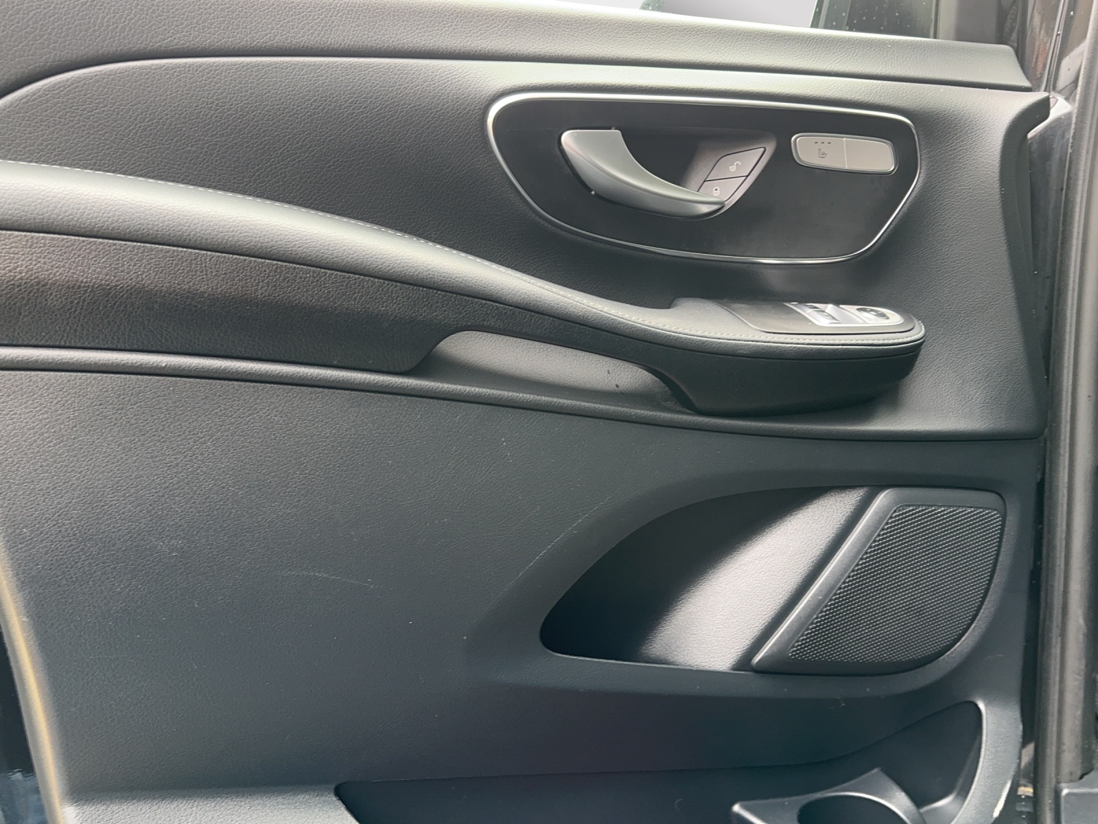 MERCEDES-BENZ EQV 300 Avantgarde lang 7-Plätze-image-13
