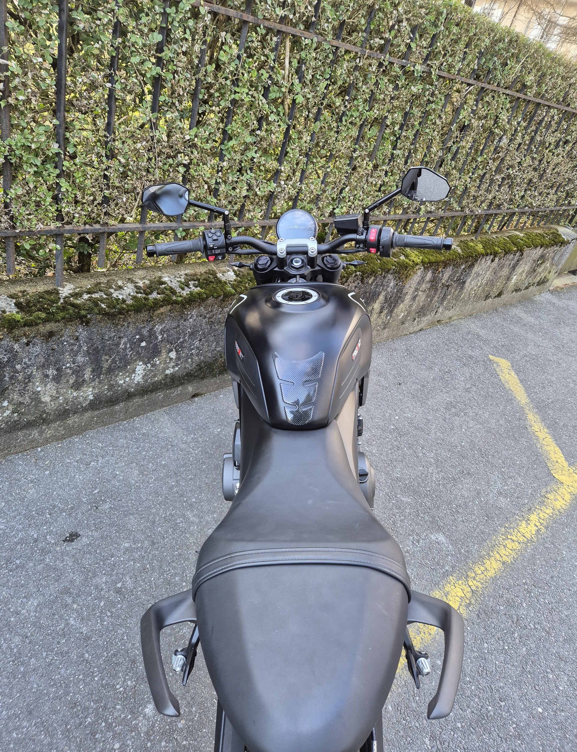 TRIUMPH Trident 660-image-12