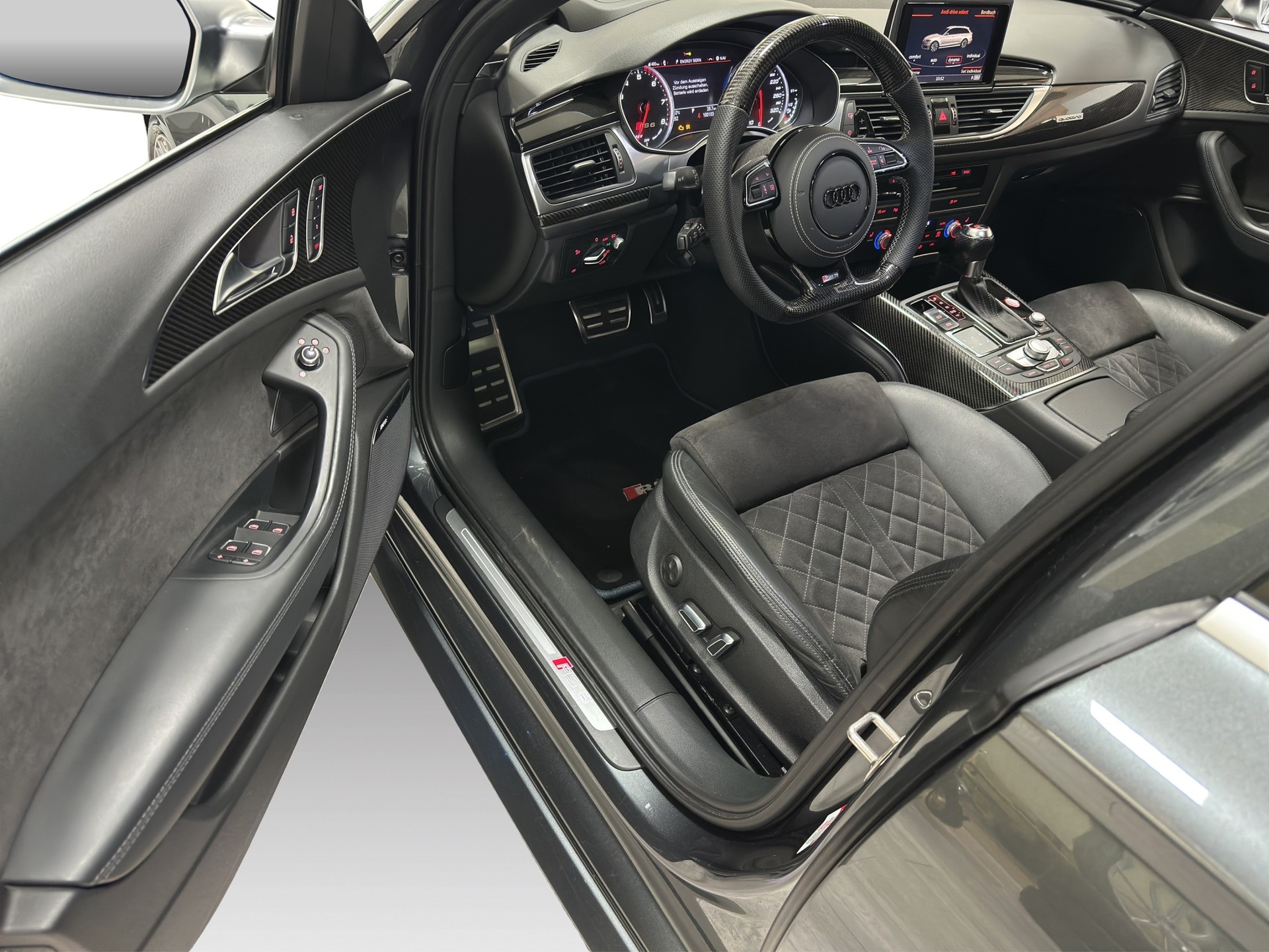 AUDI RS6 Avant 4.0 TFSI V8 performance quattro-image-17